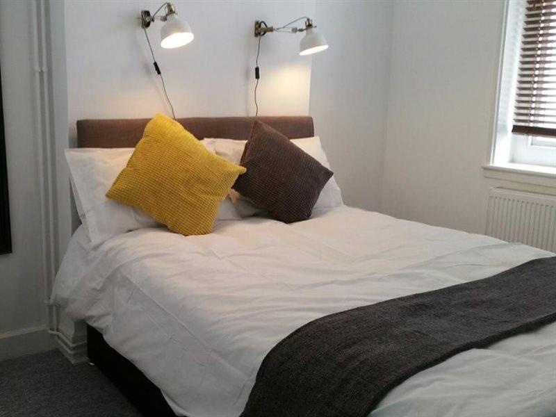 Guest House 34 Sweet Carolines Пул Екстериор снимка